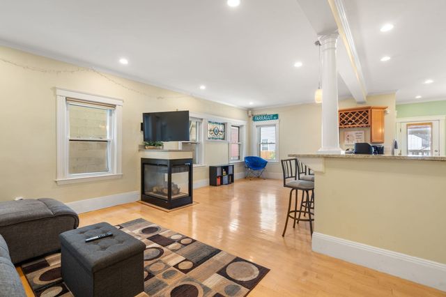 41 Farragut 1, Boston, MA 02127