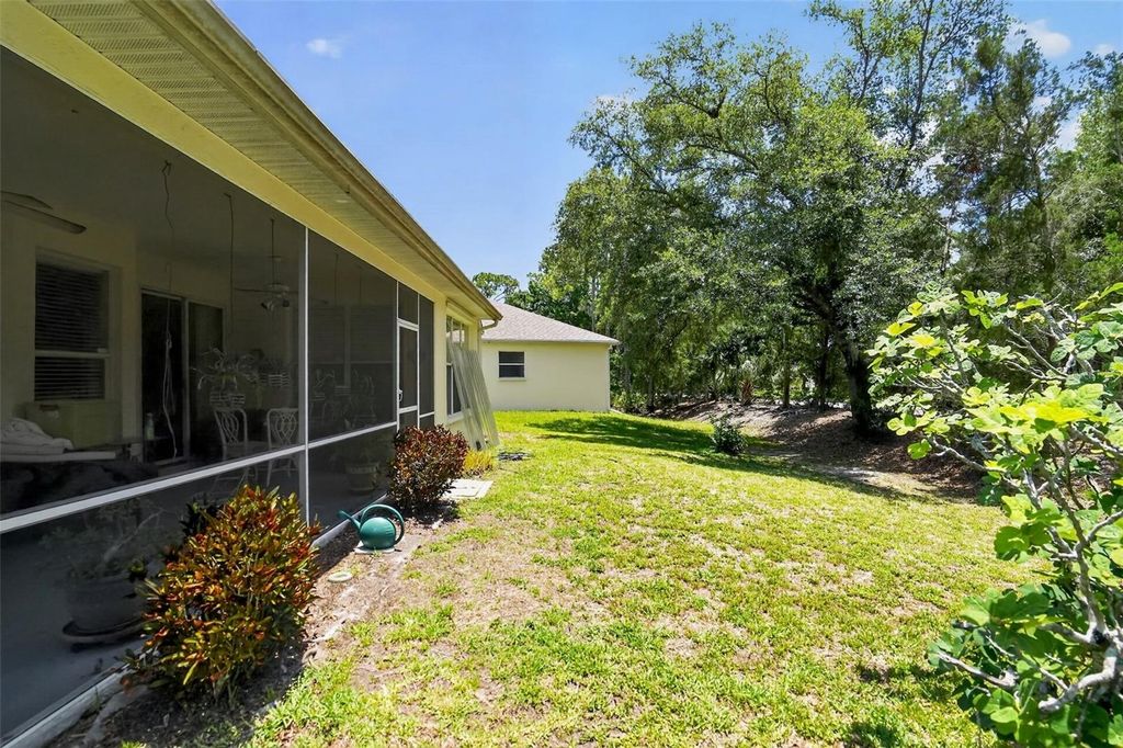 Image 11 of property listing at 11226 PRIMROSE CIRCLE, Bradenton, FL 34202