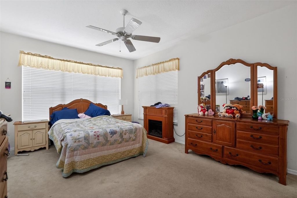 Image 33 of property listing at 11226 PRIMROSE CIRCLE, Bradenton, FL 34202