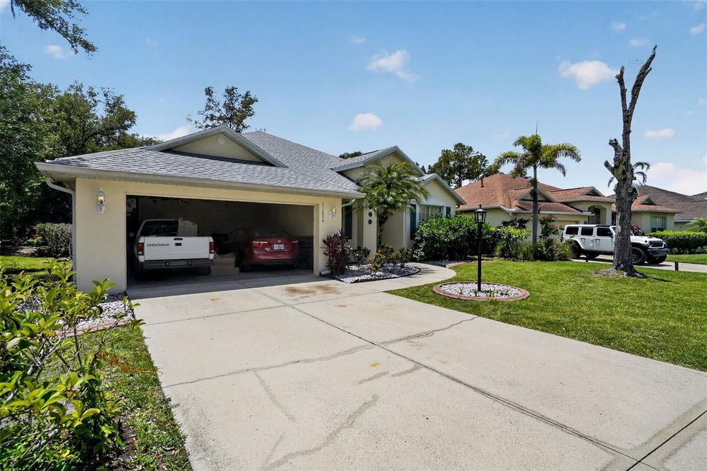 Image 6 of property listing at 11226 PRIMROSE CIRCLE, Bradenton, FL 34202