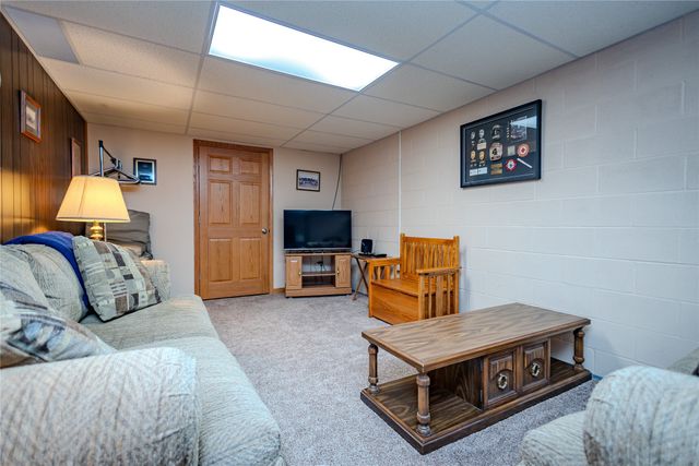 705 W 9th Street N, Newton, IA 50208