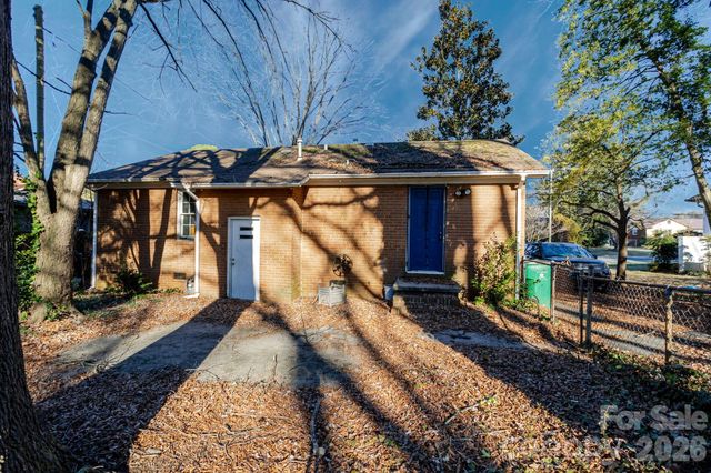 835 Ranch Road, Charlotte, NC 28208