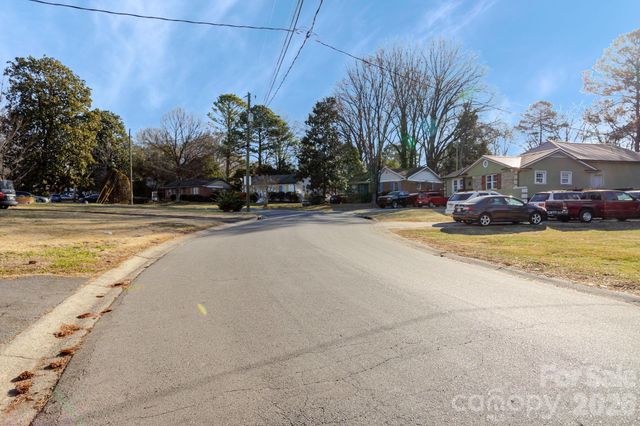 835 Ranch Road, Charlotte, NC 28208