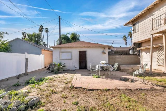 16638 Wyandotte, Lake Balboa, CA 91406