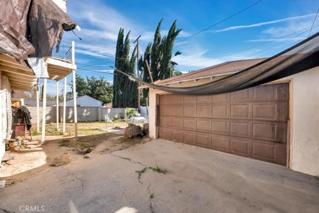 16638 Wyandotte, Lake Balboa, CA 91406
