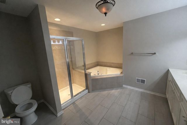 40 COMPASS CIR, Mount Laurel, NJ 08054