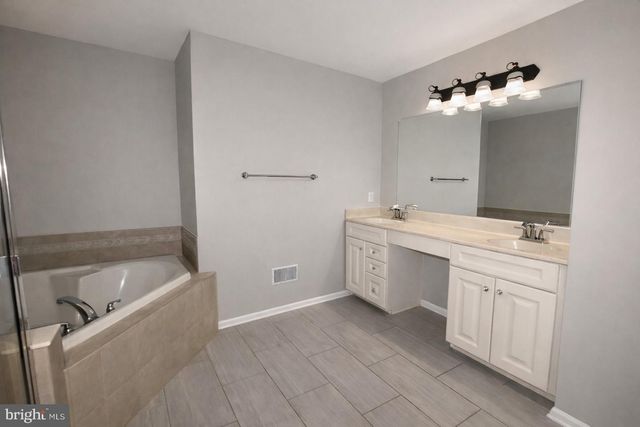 40 COMPASS CIR, Mount Laurel, NJ 08054