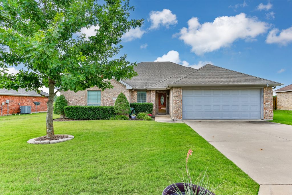 504 Katie Street, Lindsay, TX 76250