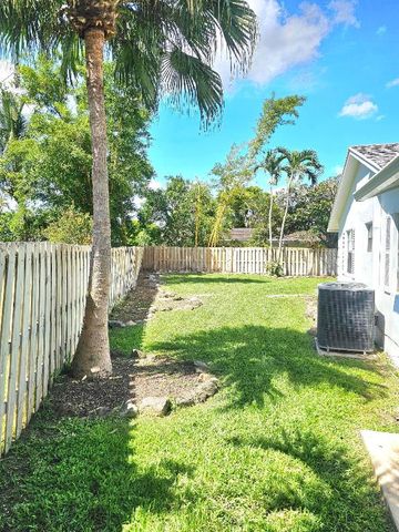 12191 Broadleaf Court, Wellington, FL 33414