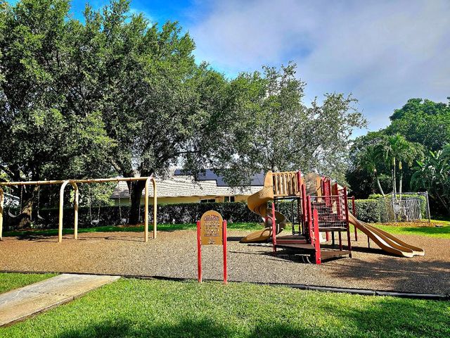 12191 Broadleaf Court, Wellington, FL 33414