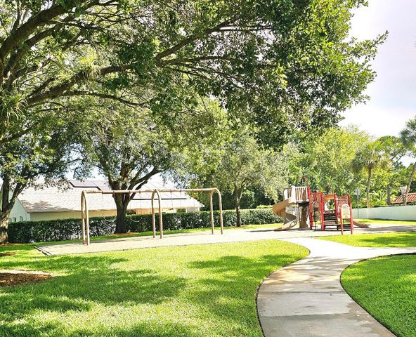 12191 Broadleaf Court, Wellington, FL 33414