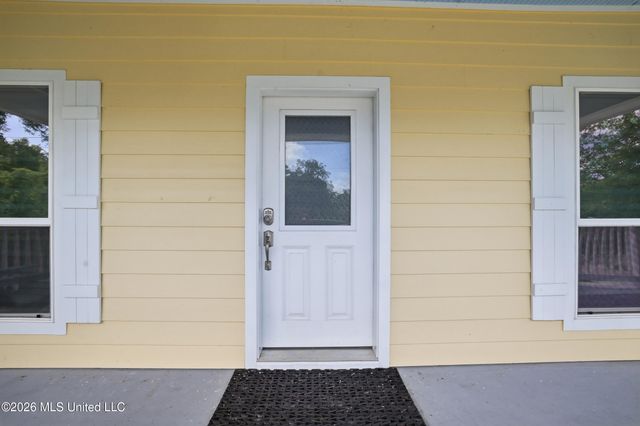 311 Waveland Avenue, Waveland, MS 39576