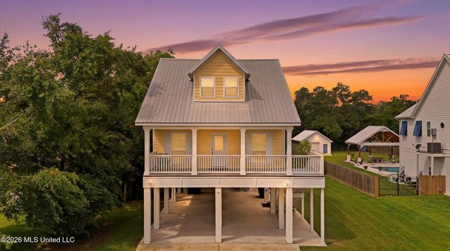311 Waveland Avenue, Waveland, MS 39576