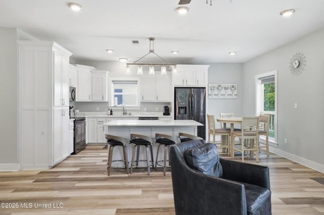 311 Waveland Avenue, Waveland, MS 39576