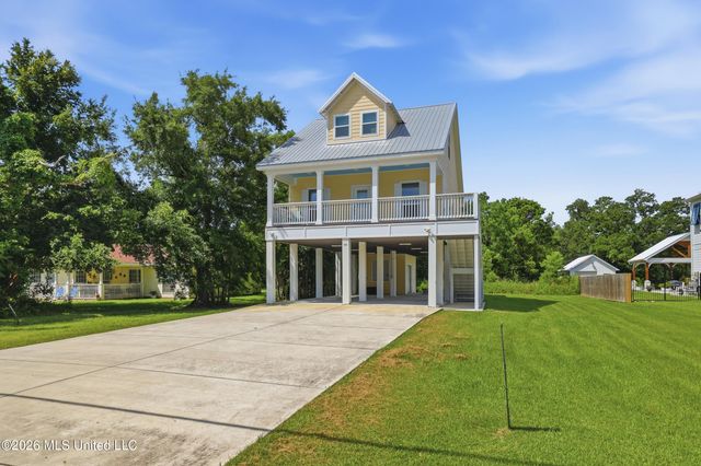 311 Waveland Avenue, Waveland, MS 39576