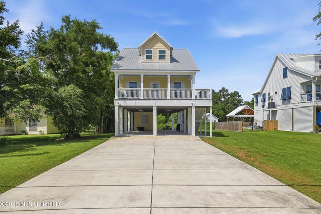 311 Waveland Avenue, Waveland, MS 39576
