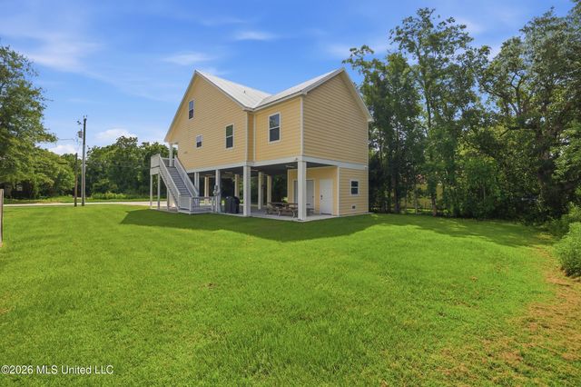 311 Waveland Avenue, Waveland, MS 39576