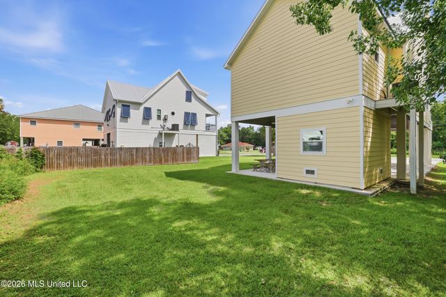 311 Waveland Avenue, Waveland, MS 39576