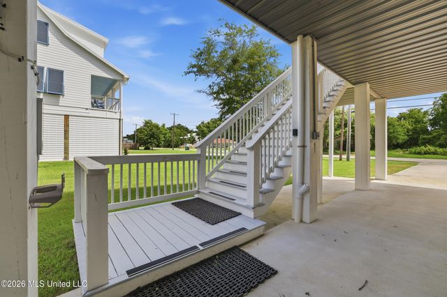 311 Waveland Avenue, Waveland, MS 39576