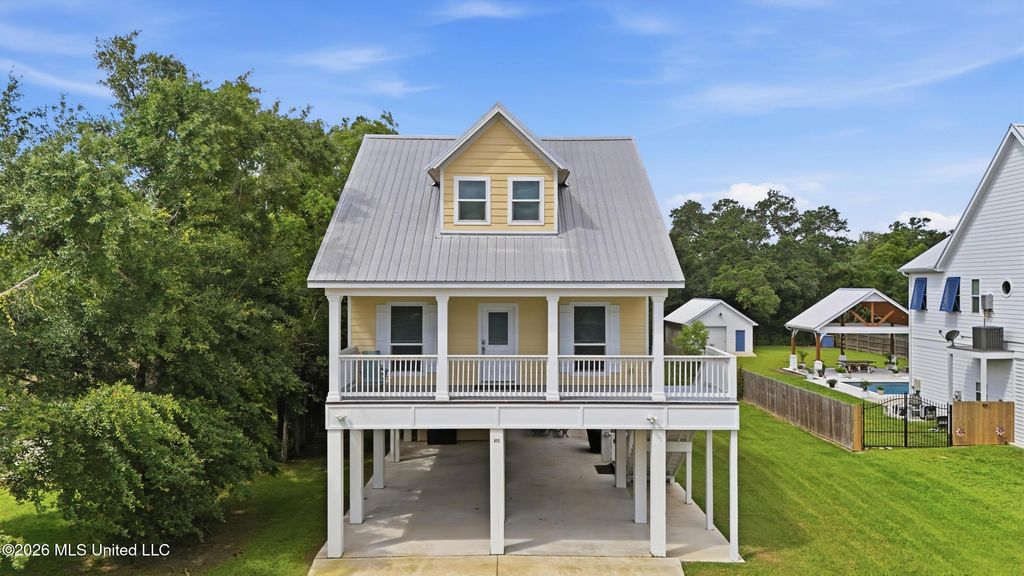 311 Waveland Avenue, Waveland, MS 39576