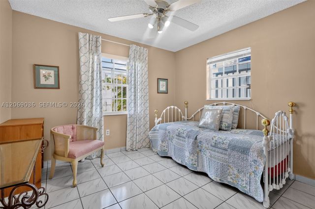 6983 W 24th Ln, Hialeah, FL 33016