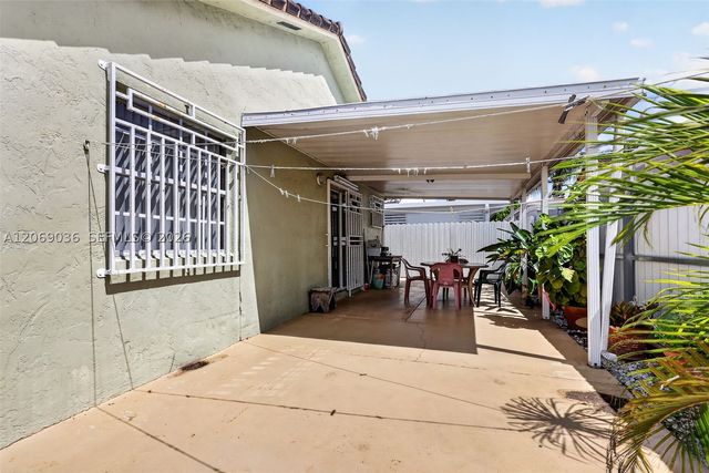 6983 W 24th Ln, Hialeah, FL 33016