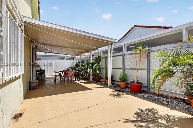 6983 W 24th Ln, Hialeah, FL 33016