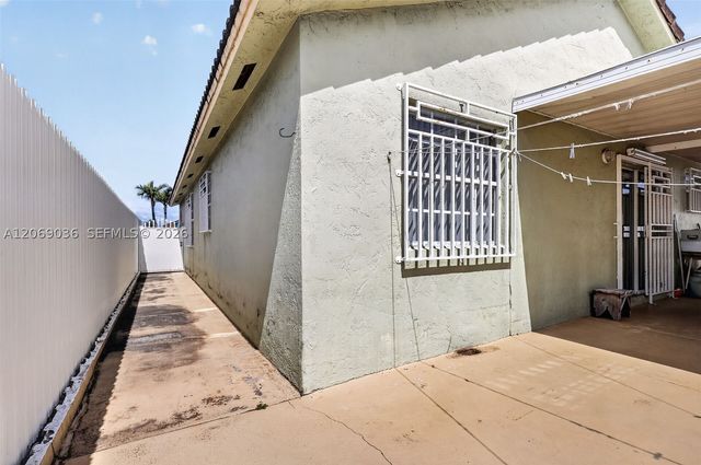 6983 W 24th Ln, Hialeah, FL 33016