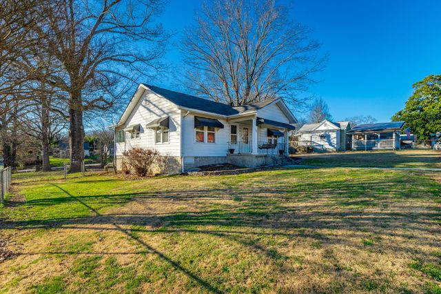 77 Nawaka Avenue, Rossville, GA 30741