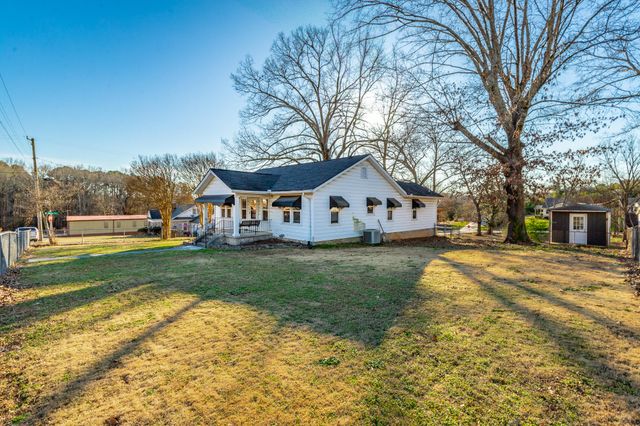 77 Nawaka Avenue, Rossville, GA 30741