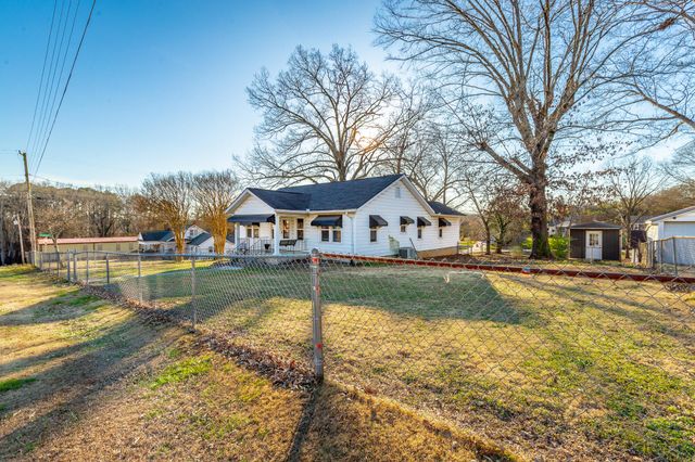 77 Nawaka Avenue, Rossville, GA 30741