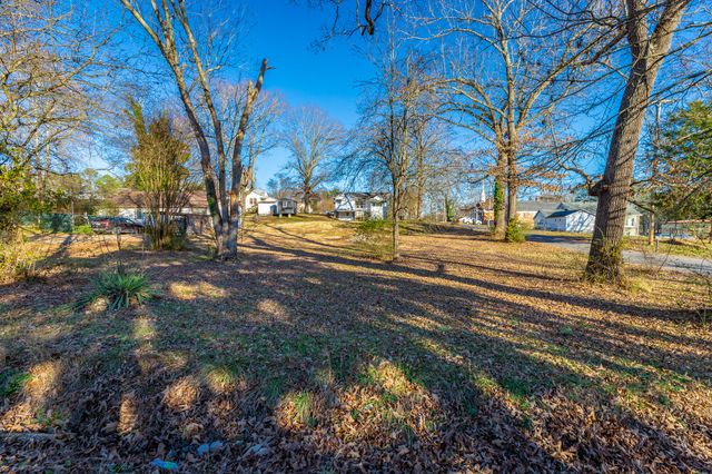77 Nawaka Avenue, Rossville, GA 30741