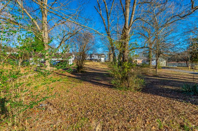 77 Nawaka Avenue, Rossville, GA 30741