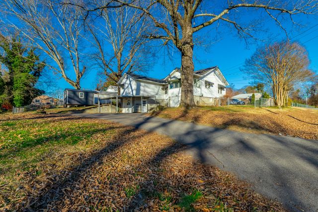 77 Nawaka Avenue, Rossville, GA 30741