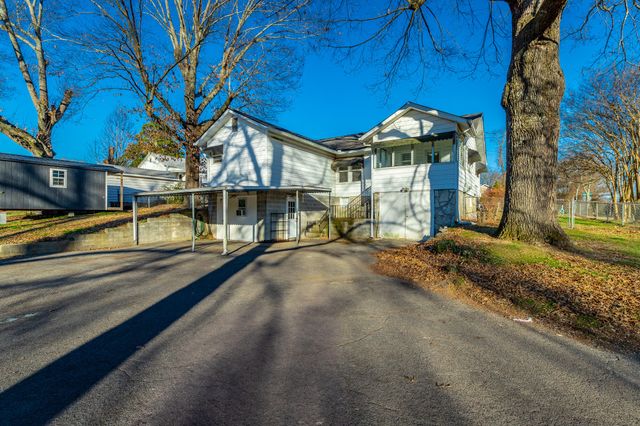 77 Nawaka Avenue, Rossville, GA 30741