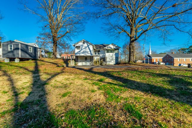 77 Nawaka Avenue, Rossville, GA 30741