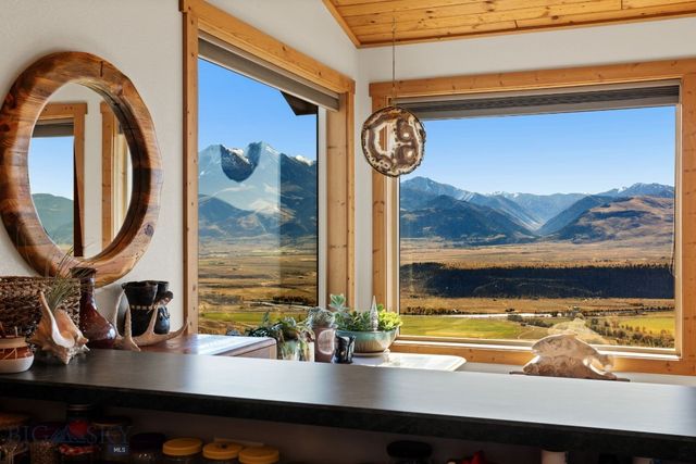 18 Libra Drive, Emigrant, MT 59027