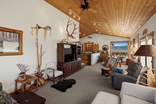 18 Libra Drive, Emigrant, MT 59027