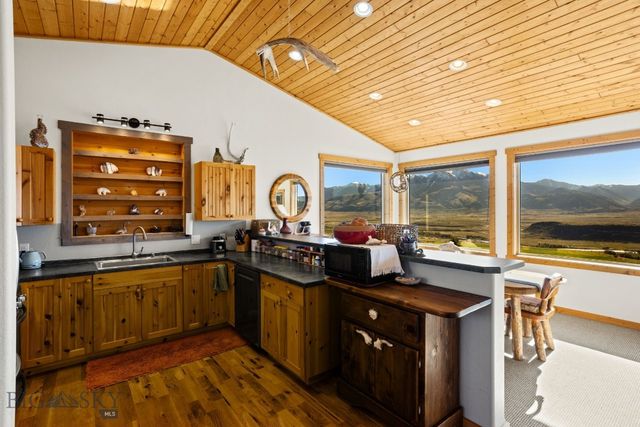 18 Libra Drive, Emigrant, MT 59027