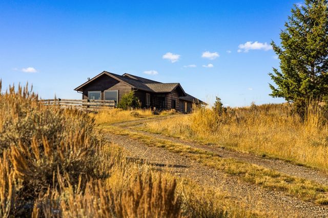 18 Libra Drive, Emigrant, MT 59027