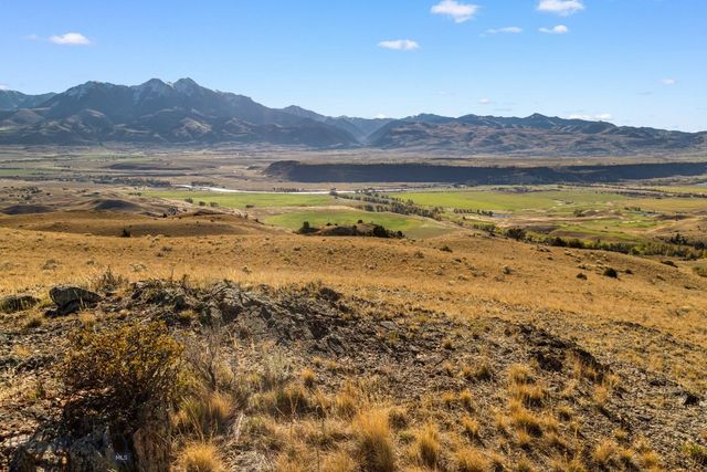 18 Libra Drive, Emigrant, MT 59027