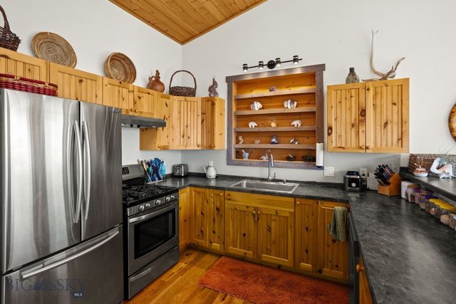 18 Libra Drive, Emigrant, MT 59027