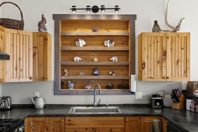 18 Libra Drive, Emigrant, MT 59027