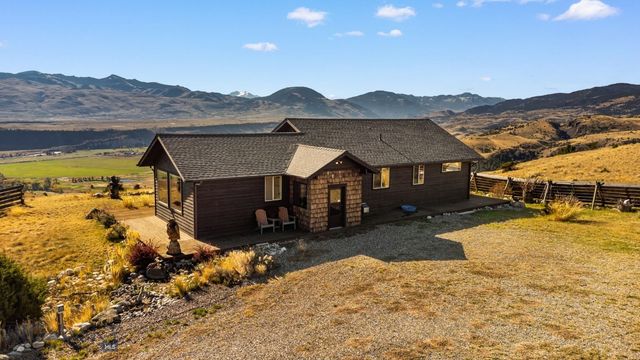 18 Libra Drive, Emigrant, MT 59027