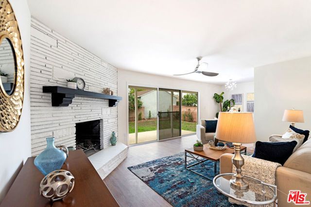 17209 Stagg Street, Van Nuys (los Angeles), CA 91406