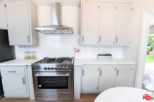 17209 Stagg Street, Van Nuys (los Angeles), CA 91406