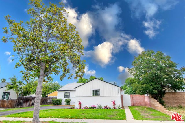 17209 Stagg Street, Van Nuys (los Angeles), CA 91406