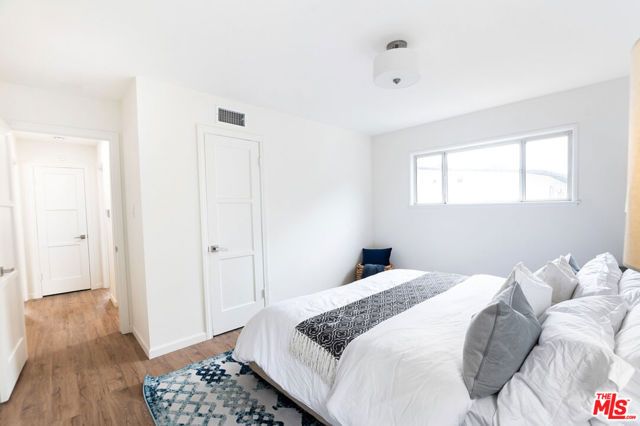 17209 Stagg Street, Van Nuys (los Angeles), CA 91406