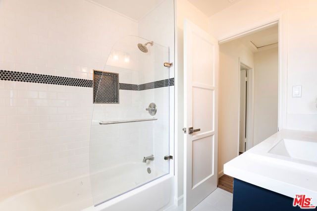 17209 Stagg Street, Van Nuys (los Angeles), CA 91406