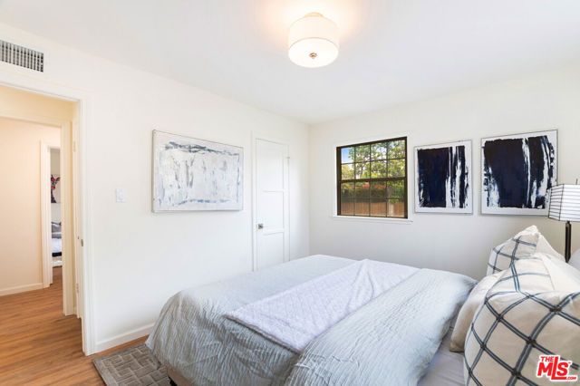 17209 Stagg Street, Van Nuys (los Angeles), CA 91406